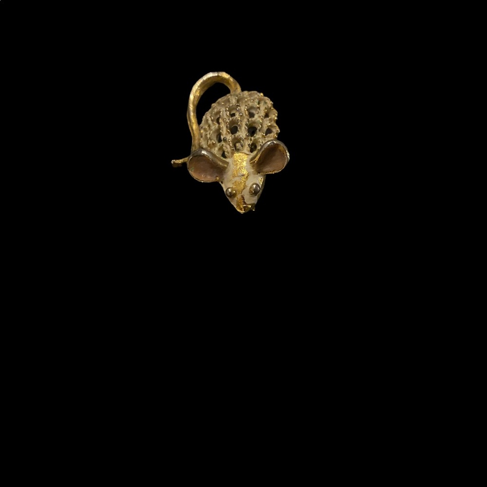 Signed Mamselle mouse brooch 97